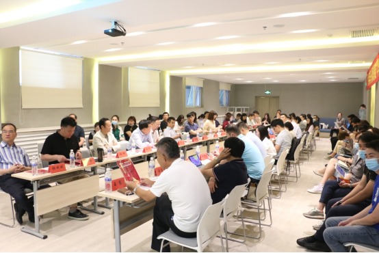 “厲兵秣馬，厚積薄發(fā)”華廈眼科集團(tuán)山東片區(qū)屈光交流會(huì)圓滿召開(kāi)